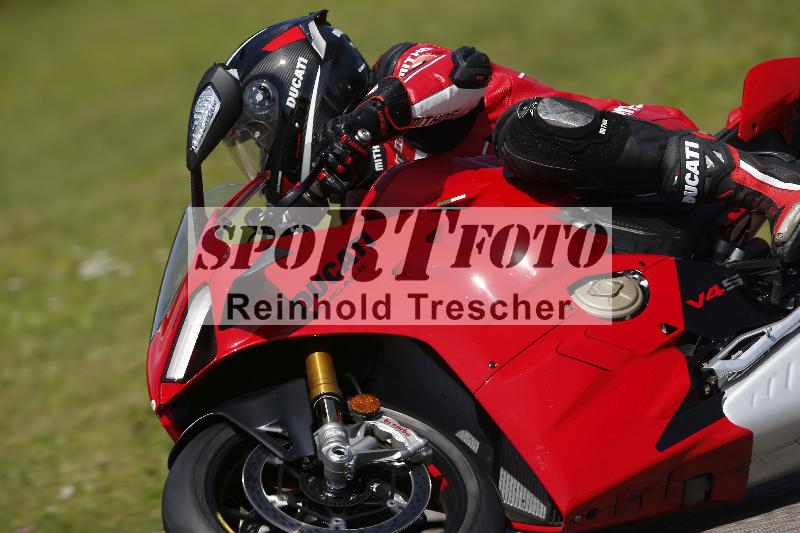 /Archiv-2024/29 12.06.2024 MOTO.CH Track Day ADR/Gruppe rot/ohne Startnummer